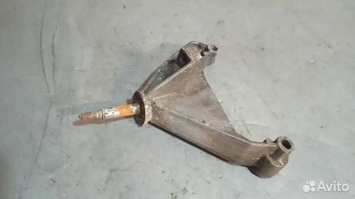 Кронштейн МКПП Renault Laguna 2 2004 8200013682