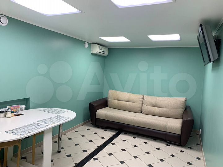 1-к. квартира, 52 м², 1/2 эт.