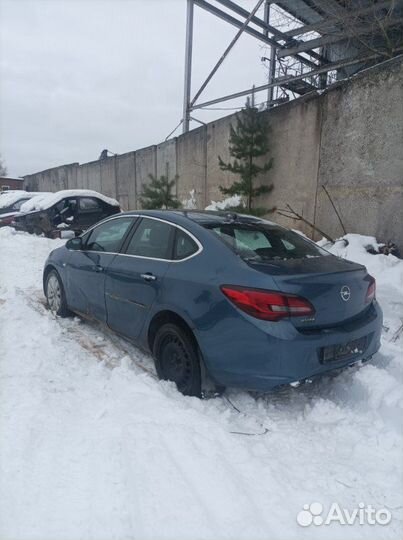 Накладка петли багажника Opel Astra J A16XER 2013