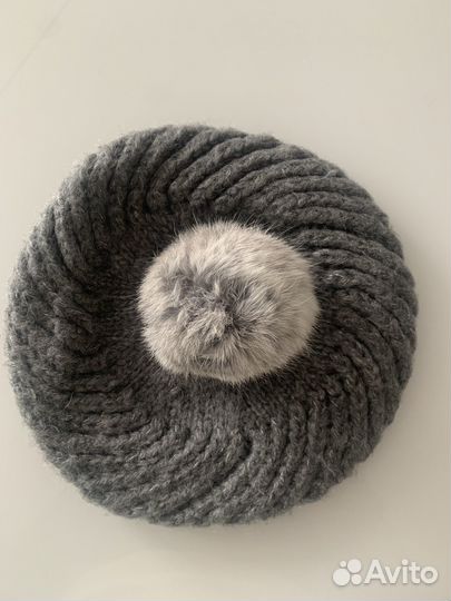 Шапка/ берет с меховым помпоном