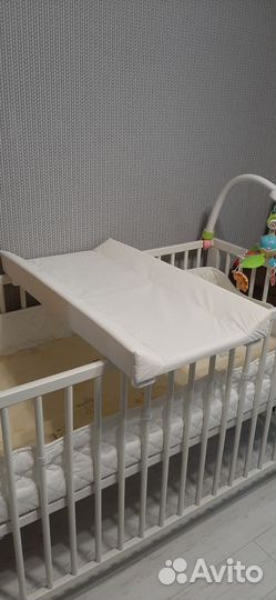 Пеленальная доска на кроватку
