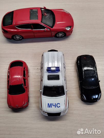 Машинки и коврик для игры