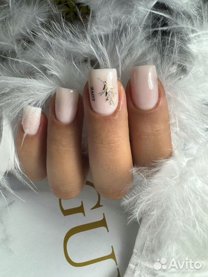 Модель на маникюр