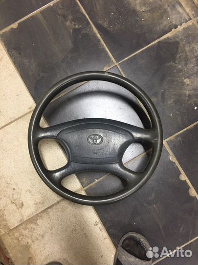 Руль и задние кресла от тойота королла