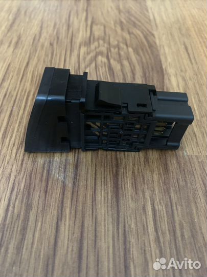 Кнопка аварийная на Nissan Almera N16