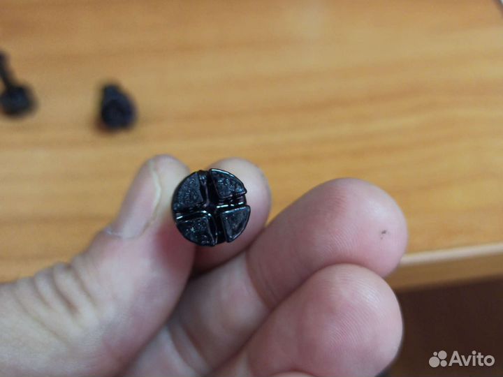 Фиксатор крышки двигателя Audi A6