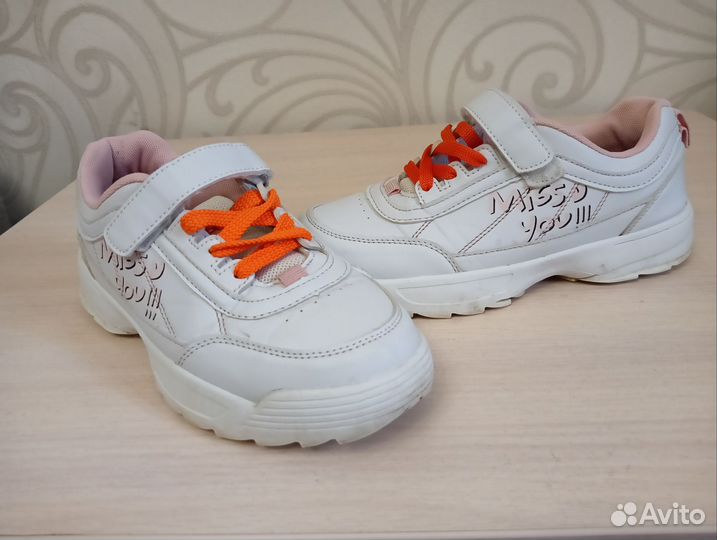 Кроссовки женские