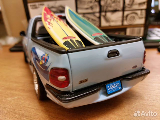 Коллекционная модель Ford F150 Surf 1:18