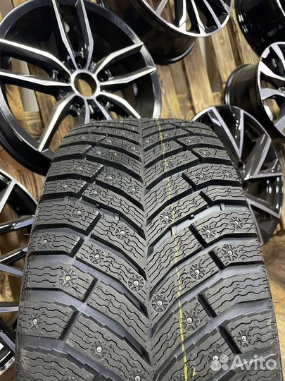 Michelin X-Ice North 4 225/45 R17 94T