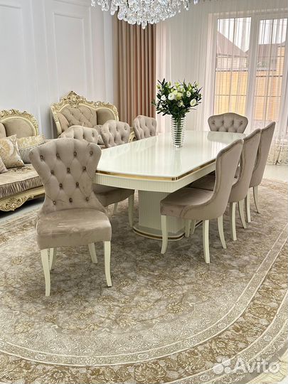 Стол со стульями