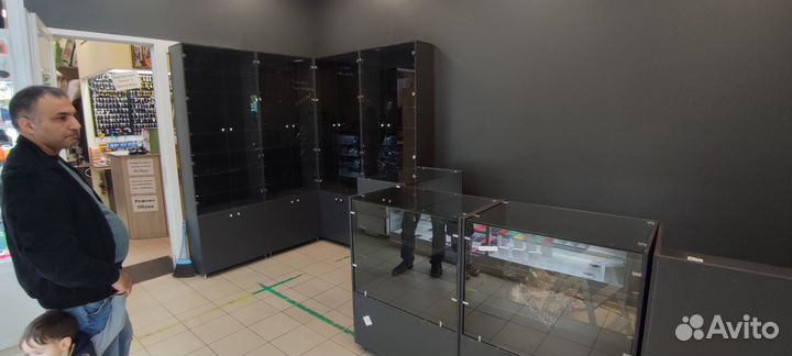 Торговые витрины и стеллажи