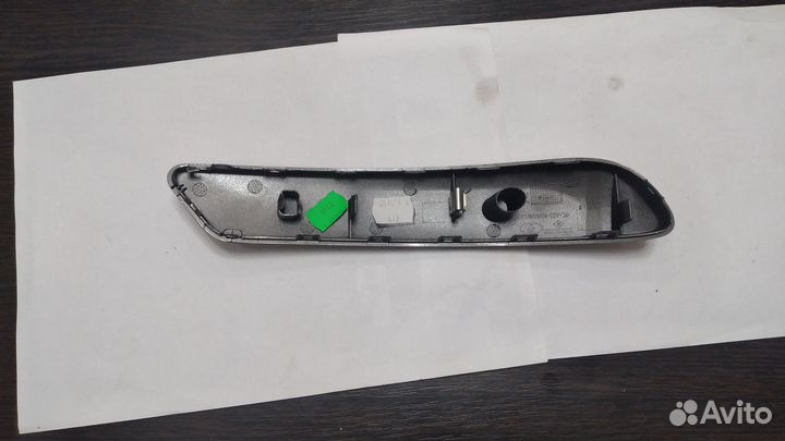 Накладка ручки двери правая Renault 809609612r