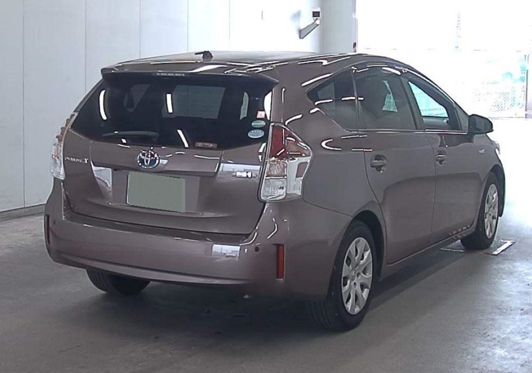 Toyota Prius Alpha: фото из отзыва