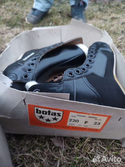 Новые ботинки для коньков