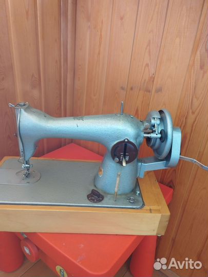 Швейная машина Подольск ручная