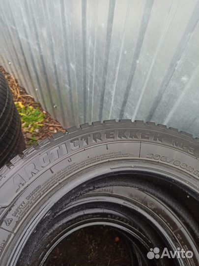 Maxxis ArcticTrekker NP3 205/60 R16