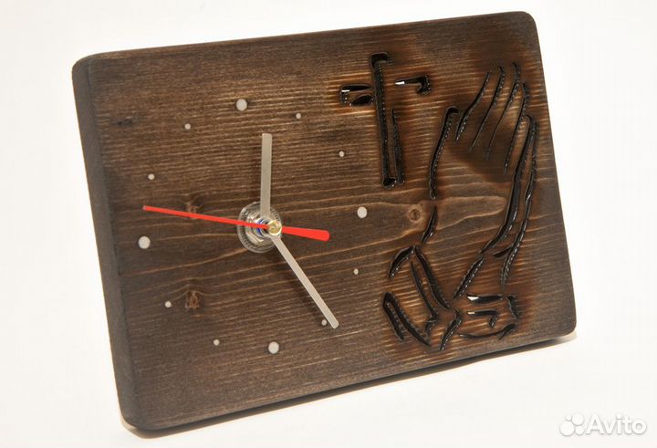 Настольные часы из дерева