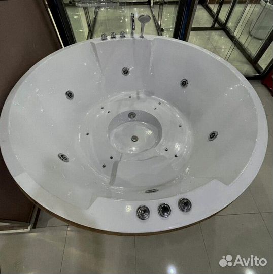 Гидромассажный бассейн