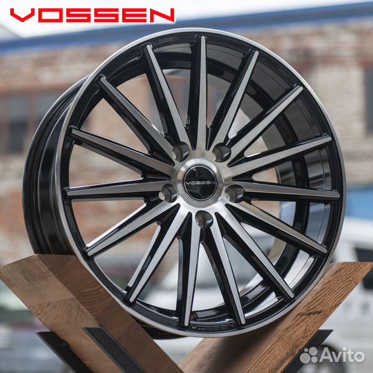 Комплект новых литых дисков ''17 5x114.3 Vossen во