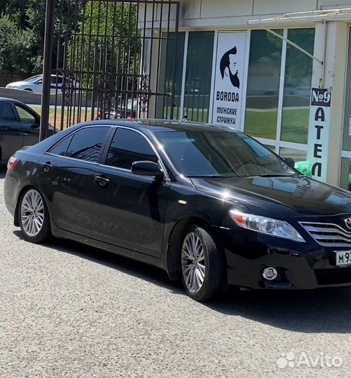 Крыло на camry 40