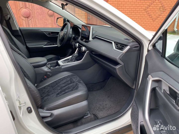 Toyota RAV4 2.5 AT, 2019, 60 200 км