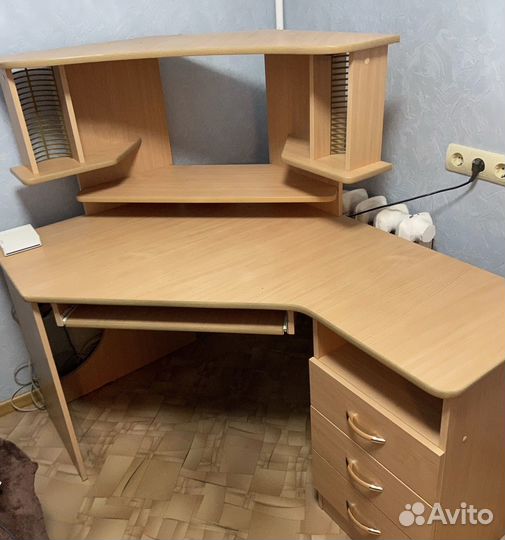 Компьютерный стол