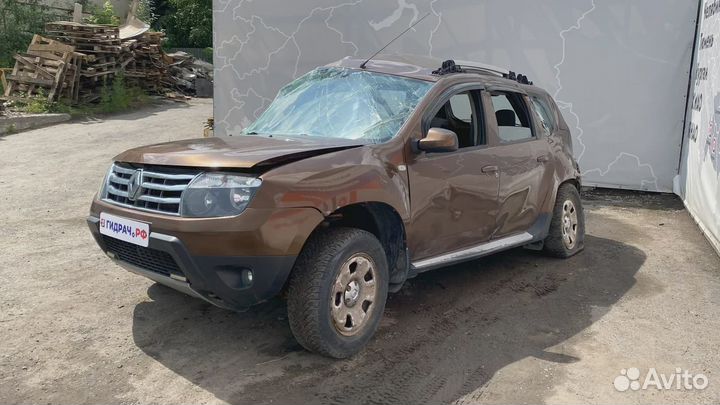 Повторитель на крыло белый Renault Duster 8200257684