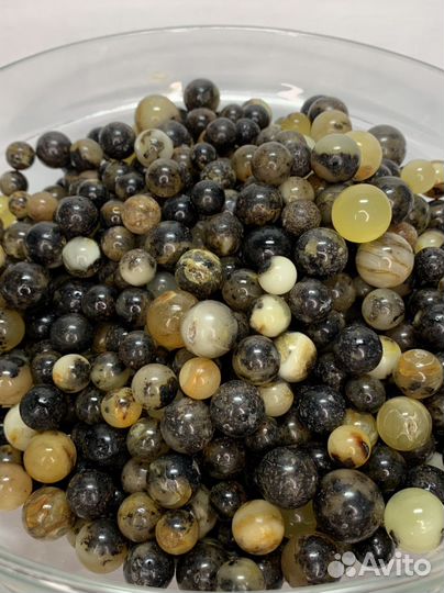 Шар из натуральный янтаря. Пейзажный шлак