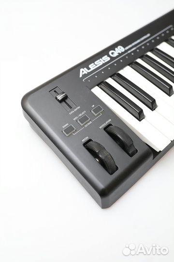 Миди-клавиатура Alesis Q49