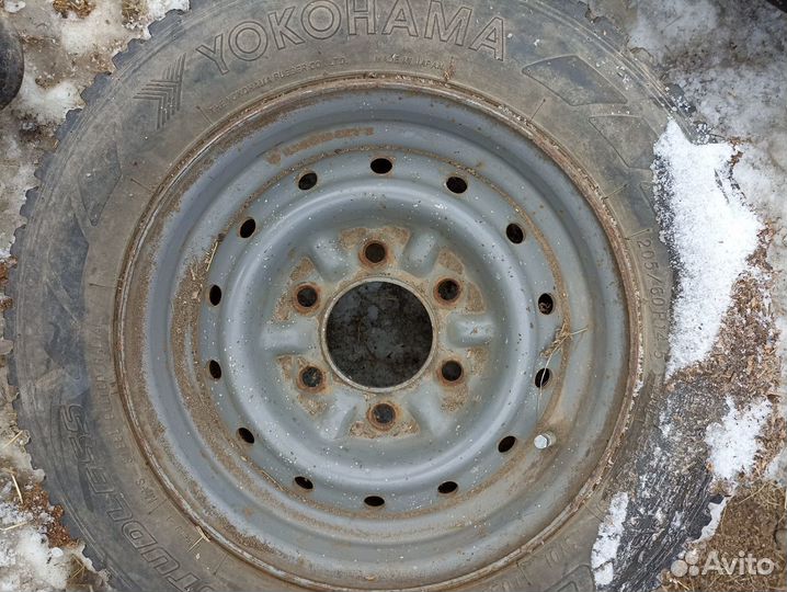 R14 Bridgestone Blizzak DM-V1 205/60, PCD 6x114.3 DIA 139