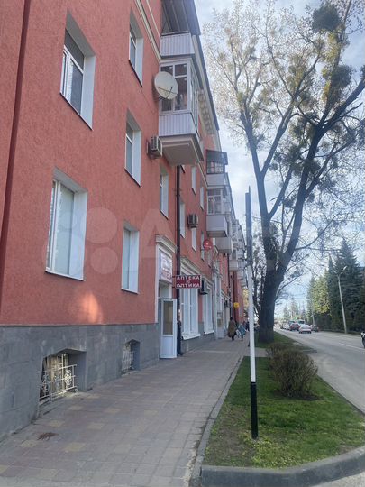 2-к. квартира, 43 м², 2/4 эт.