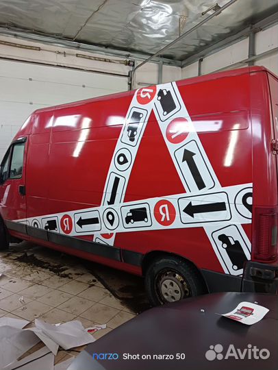 Водитель экспедитор на своём микроавтобусе