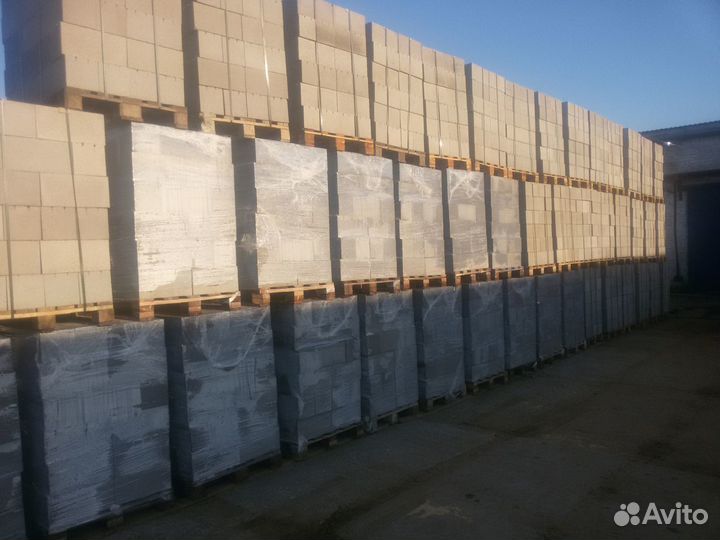 Блок строительный стеновой керамзитобетонный