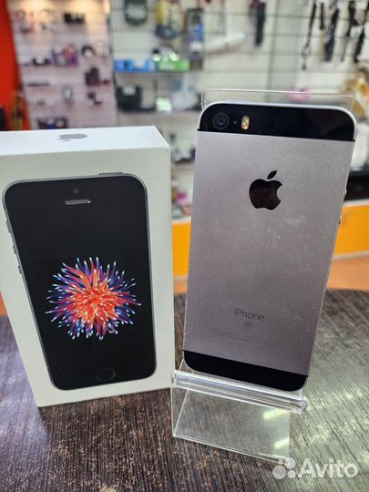 iPhone SE, 32 ГБ