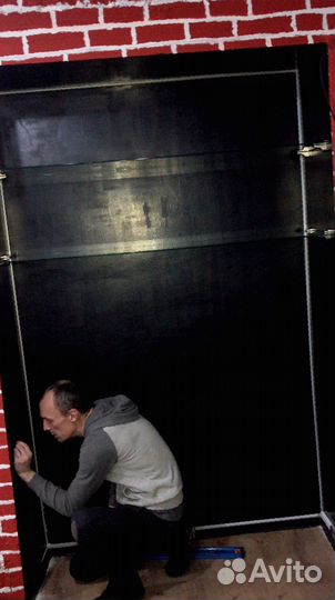 Стеклянная полка в нишу