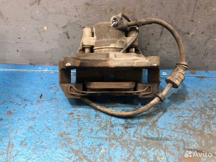 Суппорт передний левый Audi A4 B8