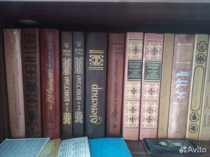 Книги в ассортименте