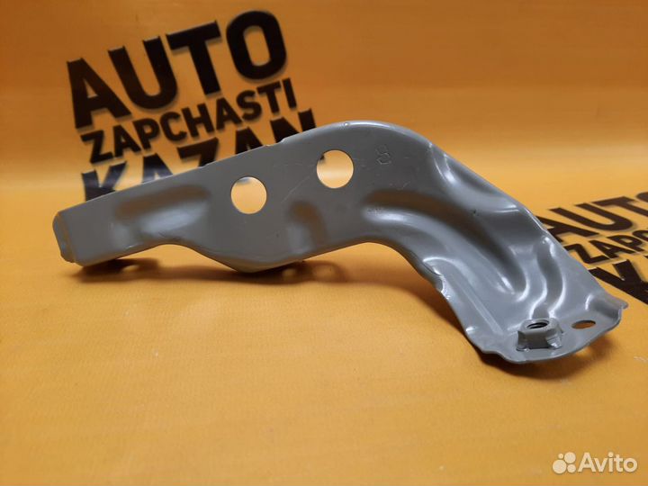 Кронштейн правого крыла Rio 3 2011-2017