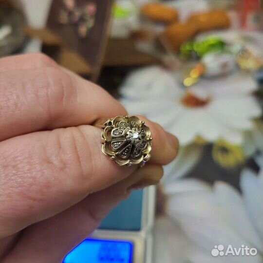 Ювелирные изделия из золота с бриллиантами