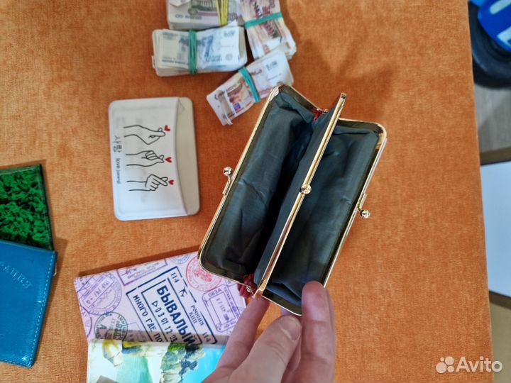 Обложки на паспорт, кошельки, картхолдер