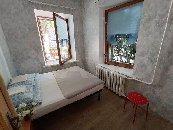 Комната 10 м² в 3-к., 1/2 эт.