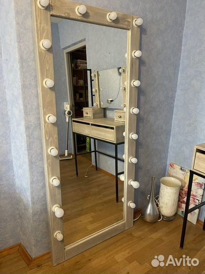 Зеркало и трюмо