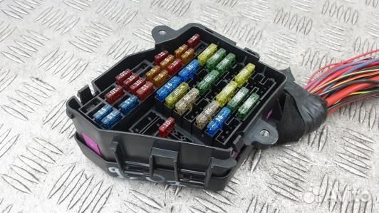 Блок предохранителей audi A4 B7 (93O01M101)