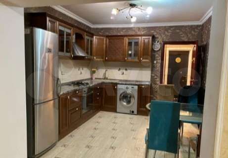 2-к. квартира, 74 м², 2/4 эт.