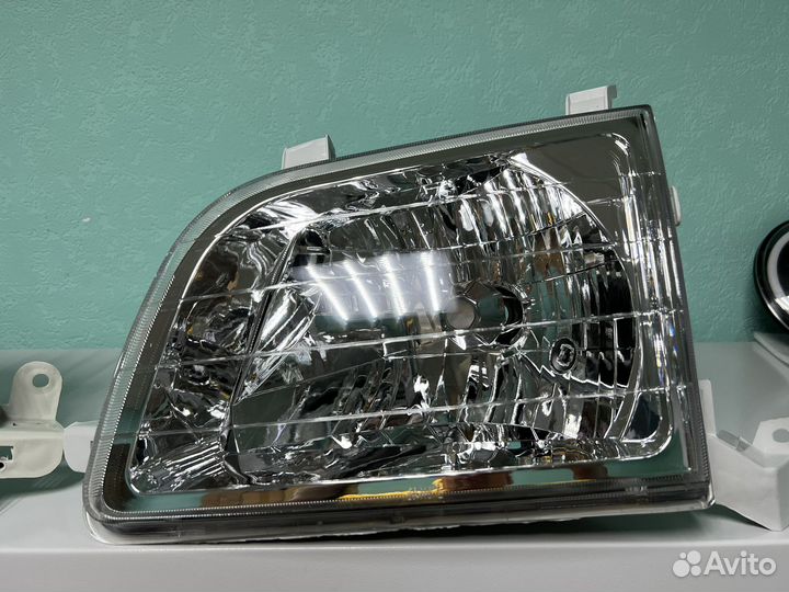 Фары Town Ace Noah/Lite Ace Noah 40/50