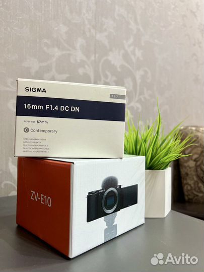 Фотокамера Sony ZV-E10 Body, Sigma 16mm