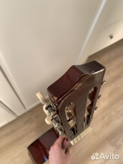 Классическая гитара amati