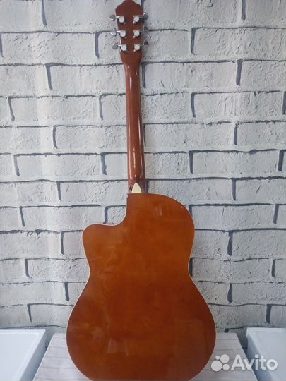 Акустическая гитара