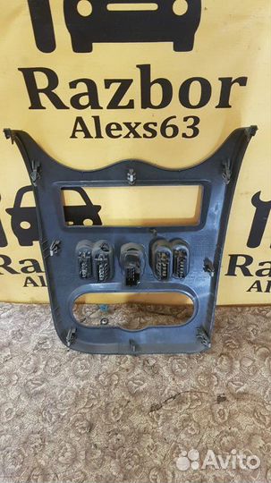 Рамка магнитолы Renault Logan 1.6 2013