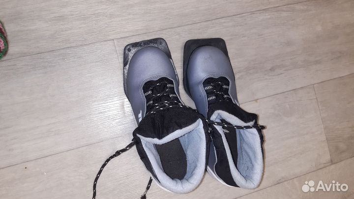 Лыжные ботинки р.34 трек